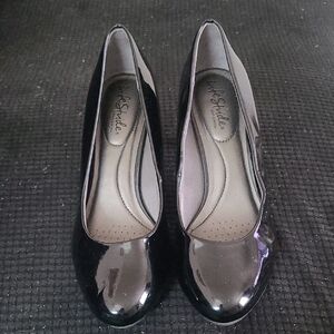 Life Stride Glossy Black Heels